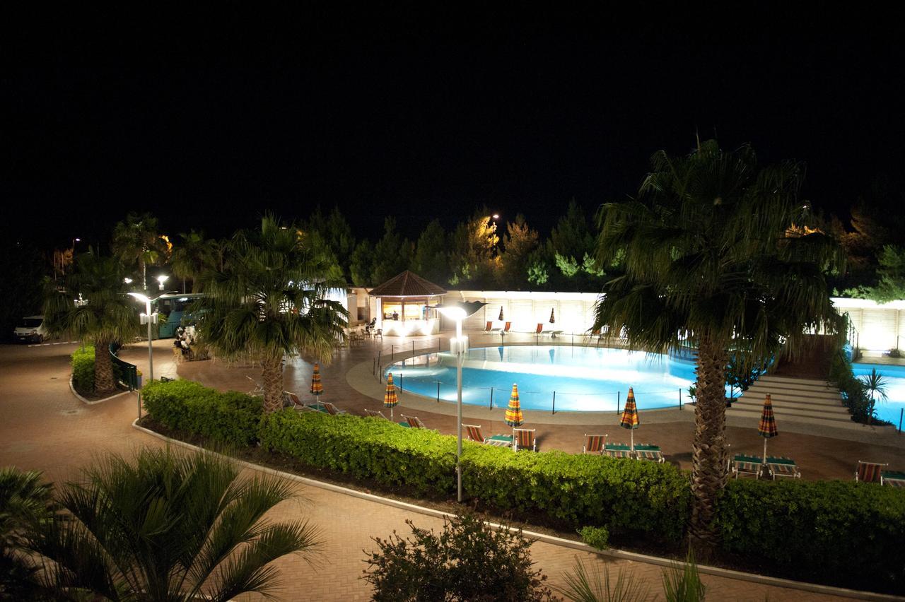 Oasiclub Hotel - Appartamenti Vieste Eksteriør billede